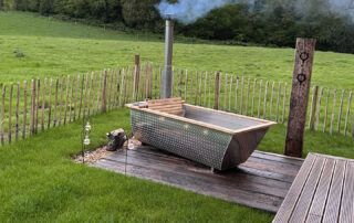 McLaughlins Cabin outdoor hot tub